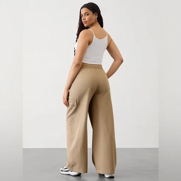 NWT Athleta Promenade High Rise Cargo Pants Brownstone Beige Tan Wide Size M/P - Picture 4 of 11